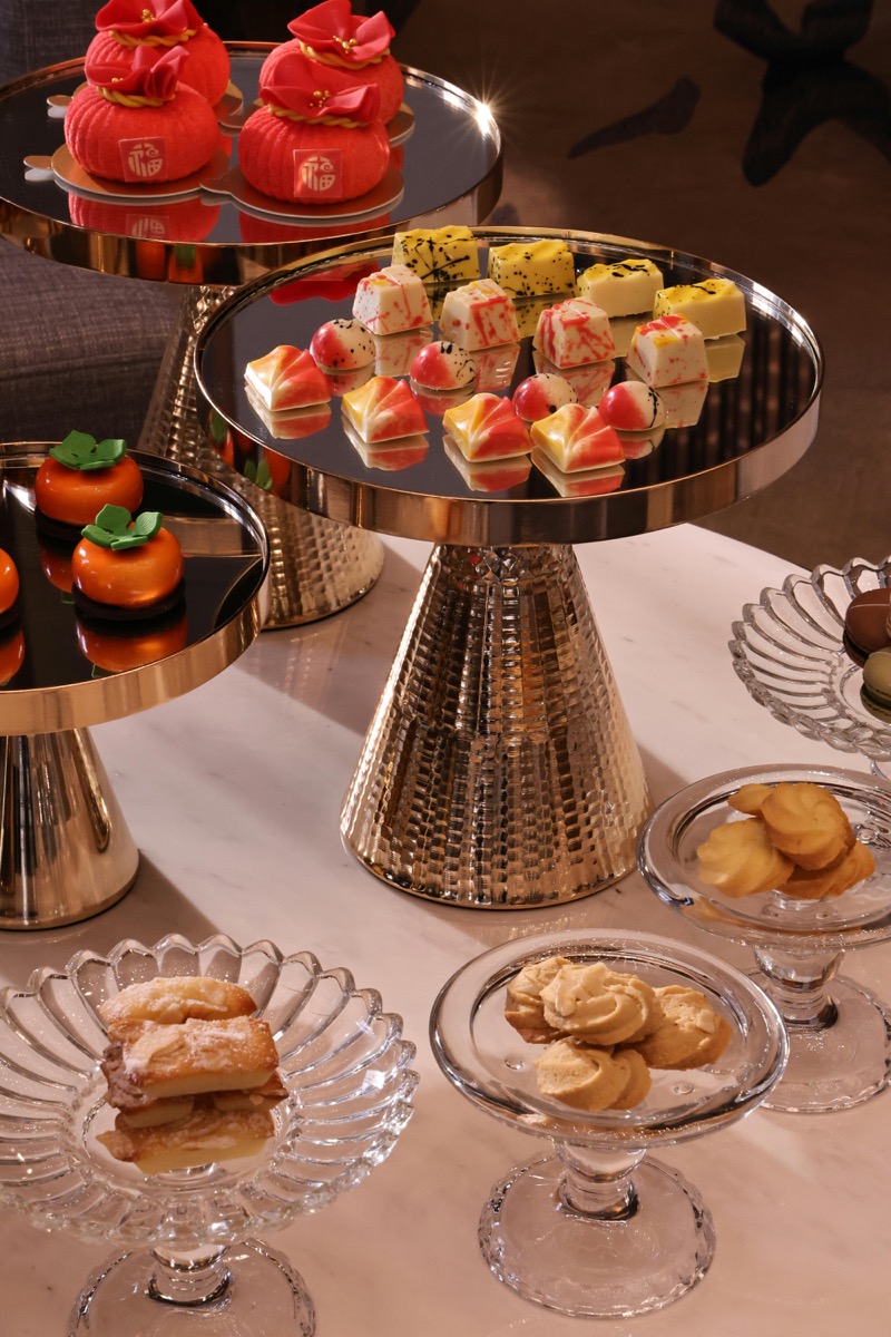 Elegante Etagere mit Petit Fours und feinem Gebäck im Glüxstern